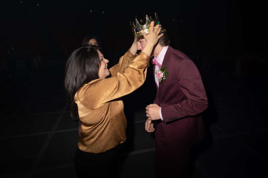 El Paso High Principal, Sandra Rocha, crowns the 2023 prom king, Vincenzo Ardovino.